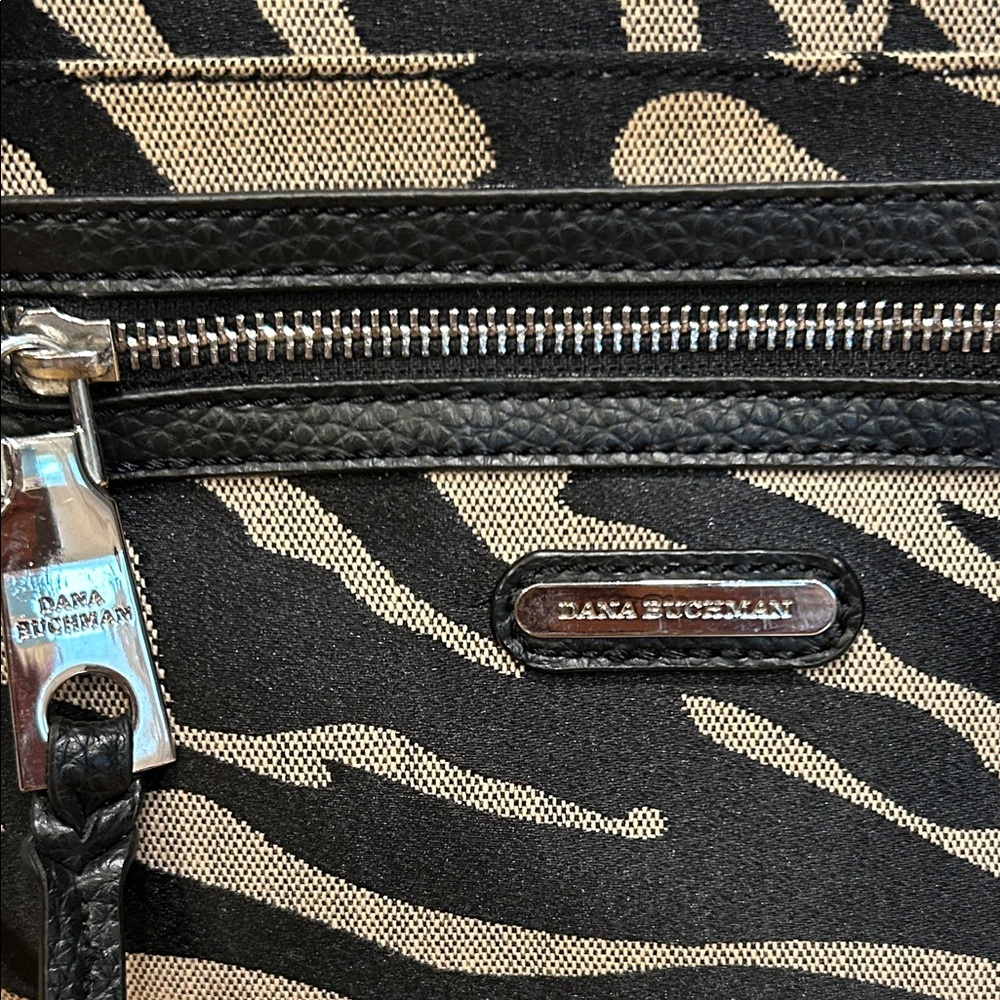 Dana Buchman Black/Tan Zebra Crossbody Bag Purse DB Logo Lined Adjustable Strap - Picture 2 of 9